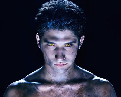 Tyler Posey — photo 13 in the Signet library