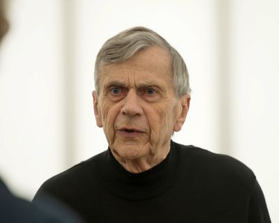 William B. Davis — photo 3 in the Signet library