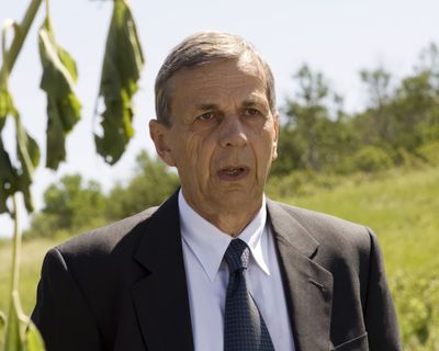 William B. Davis — photo 8 in the Signet library